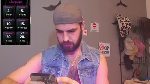 Snapshot of hairyrobxxx chatting on February 7, 6:55 pm HairyRobXxX online show from February 7, 6:55 pm