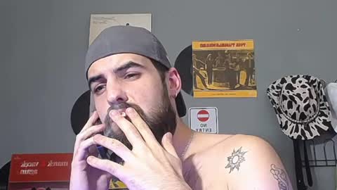 Snapshot of hairyrobxxx chatting on February 26, 11:26 pm HairyRobXxX online show from February 26, 11:26 pm