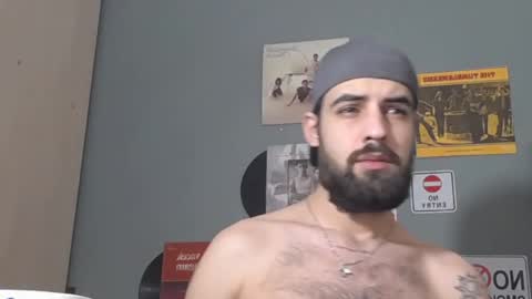 Snapshot of hairyrobxxx chatting on February 28, 7:26 pm HairyRobXxX online show from February 28, 7:26 pm
