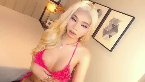 YOUR SIDECHIC HAILEY online show from September 10, 11:32 am