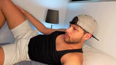 Independent       model  online show from October 28, 11:51 pm