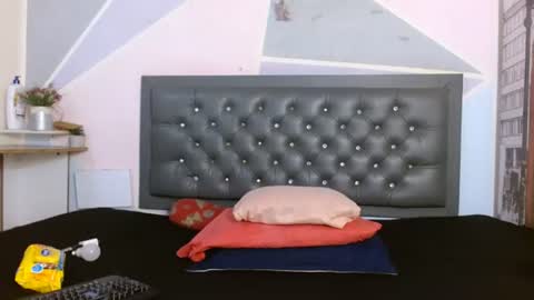 halle_bailey online show from June 15, 8:55 pm
