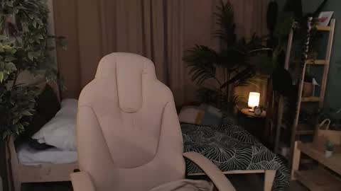 Mary online show from November 13, 2:05 pm