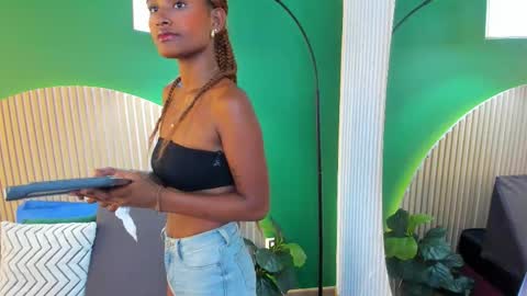 Halley Lorens online show from September 27, 7:13 am