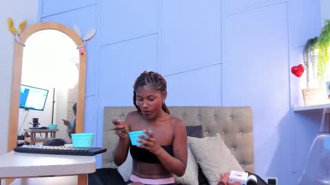 Halley Lorens online show from November 11, 7:14 pm