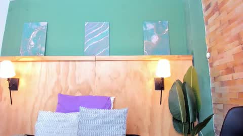 Halley Lorens online show from February 13, 7:43 pm