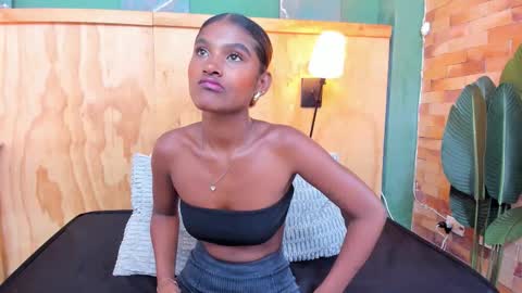 Halley Lorens online show from February 18, 7:21 pm