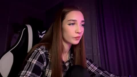 Holly online show from December 3, 7:34 pm