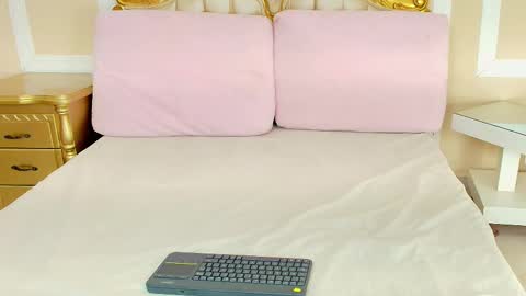 Hallie Stone online show from January 10, 12:18 pm