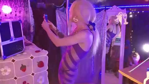 Snapshot of halovalentine chatting on January 21, 2:22 am halovalentine online show from January 21, 2:22 am