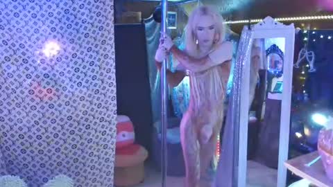 Snapshot of halovalentine chatting on February 26, 12:05 am halovalentine online show from February 26, 12:05 am