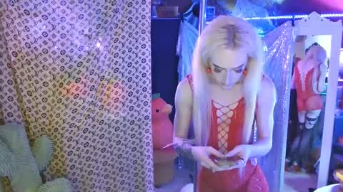 Snapshot of halovalentine chatting on March 8, 12:44 am halovalentine online show from March 8, 12:44 am