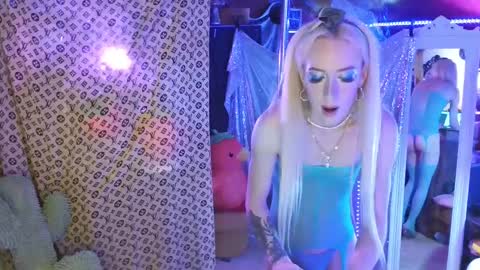 Snapshot of halovalentine chatting on March 9, 1:35 am halovalentine online show from March 9, 1:35 am