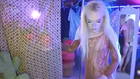 Snapshot of halovalentine chatting on March 11, 12:11 am halovalentine online show from March 11, 12:11 am