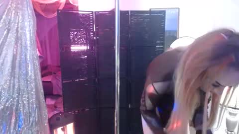 Snapshot of halovalentine chatting on October 17, 10:01 pm halovalentine online show from October 17, 10:01 pm