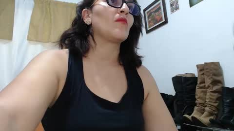 Snapshot of hammer9247 chatting on October 15, 4:07 pm hammer9247 online show from October 15, 4:07 pm