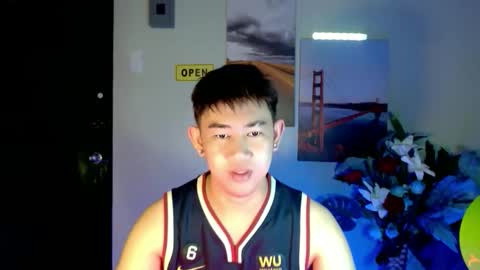 Snapshot of han_davis chatting on October 6, 10:40 pm Dem online show from October 6, 10:40 pm