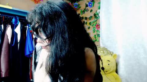 Snapshot of han_deus chatting on January 4, 4:01 am HANMy Dears make sure to follow me here create a FREE account if you dont have one and chat thank you. online show from January 4, 4:01 am