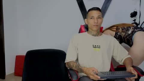 Hana and Zeta online show from April 1, 1:41 pm