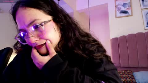 hanabie_ online show from April 28, 3:11 am