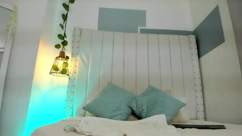 Snapshot of hanah_gray chatting on April 1, 11:11 am hanah_gray online show from April 1, 11:11 am