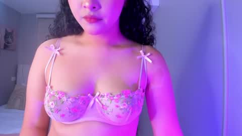 Hanna Lineros  online show from June 13, 12:47 pm