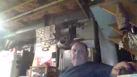 Snapshot of handiemanhere chatting on May 10, 1:22 am naked man online show from May 10, 1:22 am