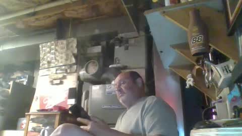 Snapshot of handiemanhere chatting on June 19, 3:22 am naked man online show from June 19, 3:22 am