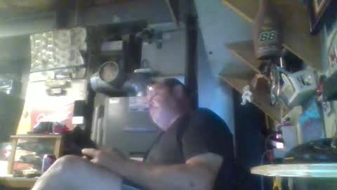 Snapshot of handiemanhere chatting on June 21, 10:45 pm naked man online show from June 21, 10:45 pm