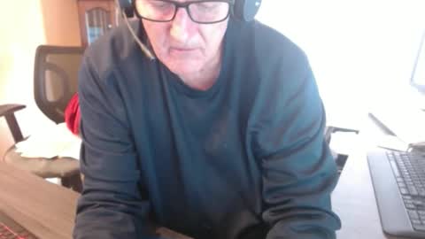 Snapshot of handsome_guy4u chatting on April 1, 3:53 pm handsome_guy4u online show from April 1, 3:53 pm