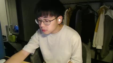 handsome_mannn online show from December 20, 2:30 am