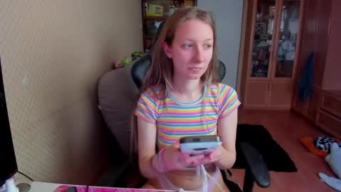 Snapshot of handsome_whale chatting on January 9, 8:28 am Mila online show from January 9, 8:28 am