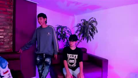 Snapshot of handsomeboys19 chatting on September 17, 1:29 am leonardfarrucknick and otis online show from September 17, 1:29 am