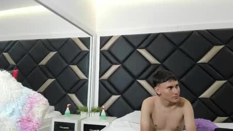 Snapshot of handsomeboys19 chatting on November 25, 1:22 pm leonardfarrucknick and otis online show from November 25, 1:22 pm