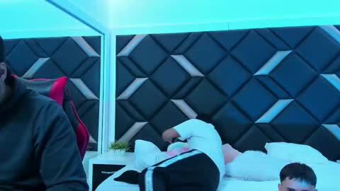 Snapshot of handsomeboys19 chatting on November 26, 1:56 pm leonardfarrucknick and otis online show from November 26, 1:56 pm