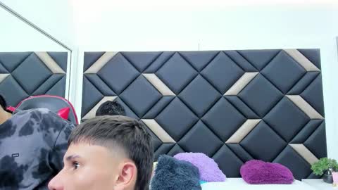 Snapshot of handsomeboys19 chatting on December 2, 1:39 pm leonardfarrucknick and otis online show from December 2, 1:39 pm