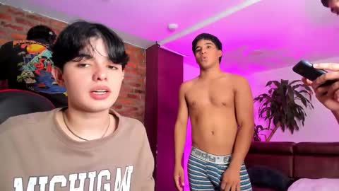 Snapshot of handsomeboys19 chatting on February 4, 6:58 pm leonardfarrucknick and otis online show from February 4, 6:58 pm