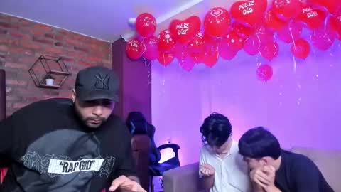 Snapshot of handsomeboys19 chatting on February 17, 12:23 pm leonardfarrucknick and otis online show from February 17, 12:23 pm