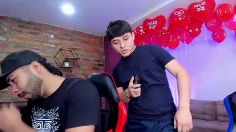 Snapshot of handsomeboys19 chatting on February 20, 12:27 pm leonardfarrucknick and otis online show from February 20, 12:27 pm