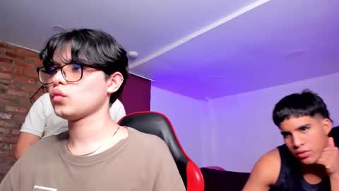 Snapshot of handsomeboys19 chatting on February 27, 12:27 pm leonardfarrucknick and otis online show from February 27, 12:27 pm