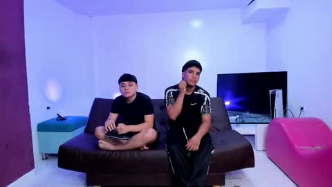 Snapshot of handsomeboys19 chatting on February 28, 12:06 pm leonardfarrucknick and otis online show from February 28, 12:06 pm