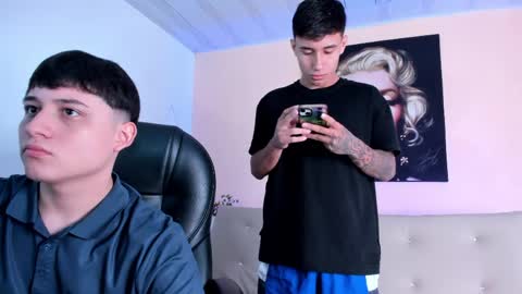 Snapshot of handsomeboys19 chatting on April 20, 1:25 pm leonardfarrucknick and otis online show from April 20, 1:25 pm