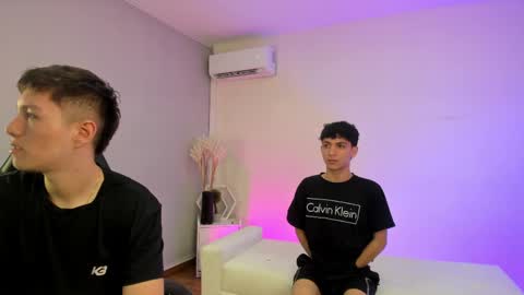 Snapshot of handsomeboys19 chatting on April 28, 8:47 pm leonardfarrucknick and otis online show from April 28, 8:47 pm