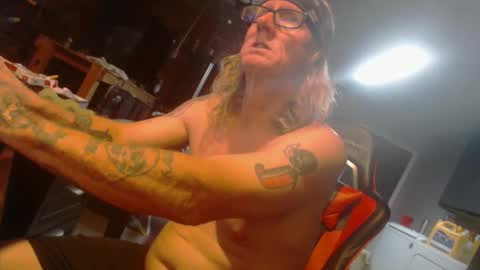 Snapshot of handyman5303 chatting on December 29, 1:45 am Handystudman online show from December 29, 1:45 am