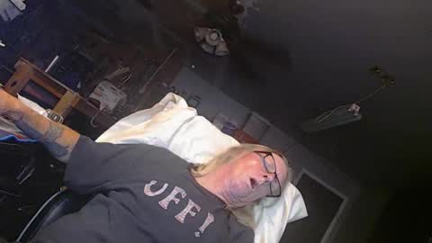 handystud33 online show from April 12, 2:44 pm