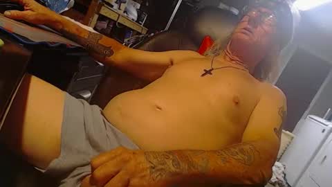 Snapshot of handystud33 chatting on April 21, 11:05 am handystud33 online show from April 21, 11:05 am