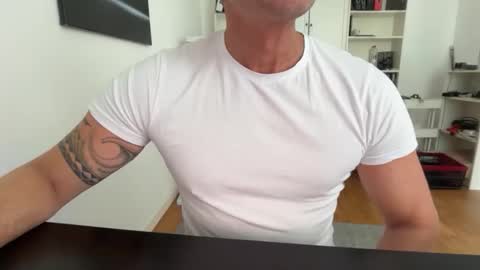 hanky online show from September 17, 9:33 am