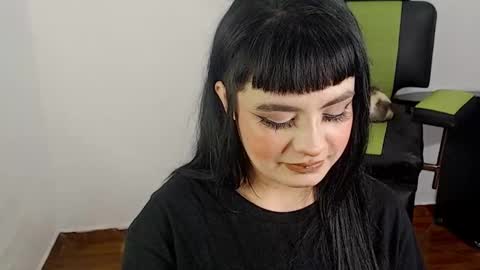 Snapshot of hanna99moon chatting on January 4, 9:32 am JUANA online show from January 4, 9:32 am