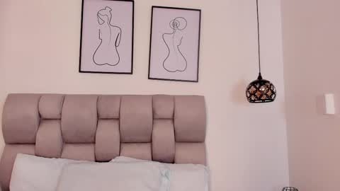 hanna__evans_ online show from November 14, 12:15 pm