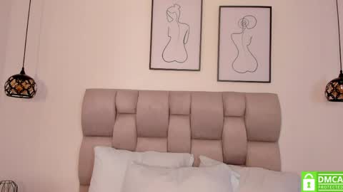 hanna__evans_ online show from April 9, 12:32 pm